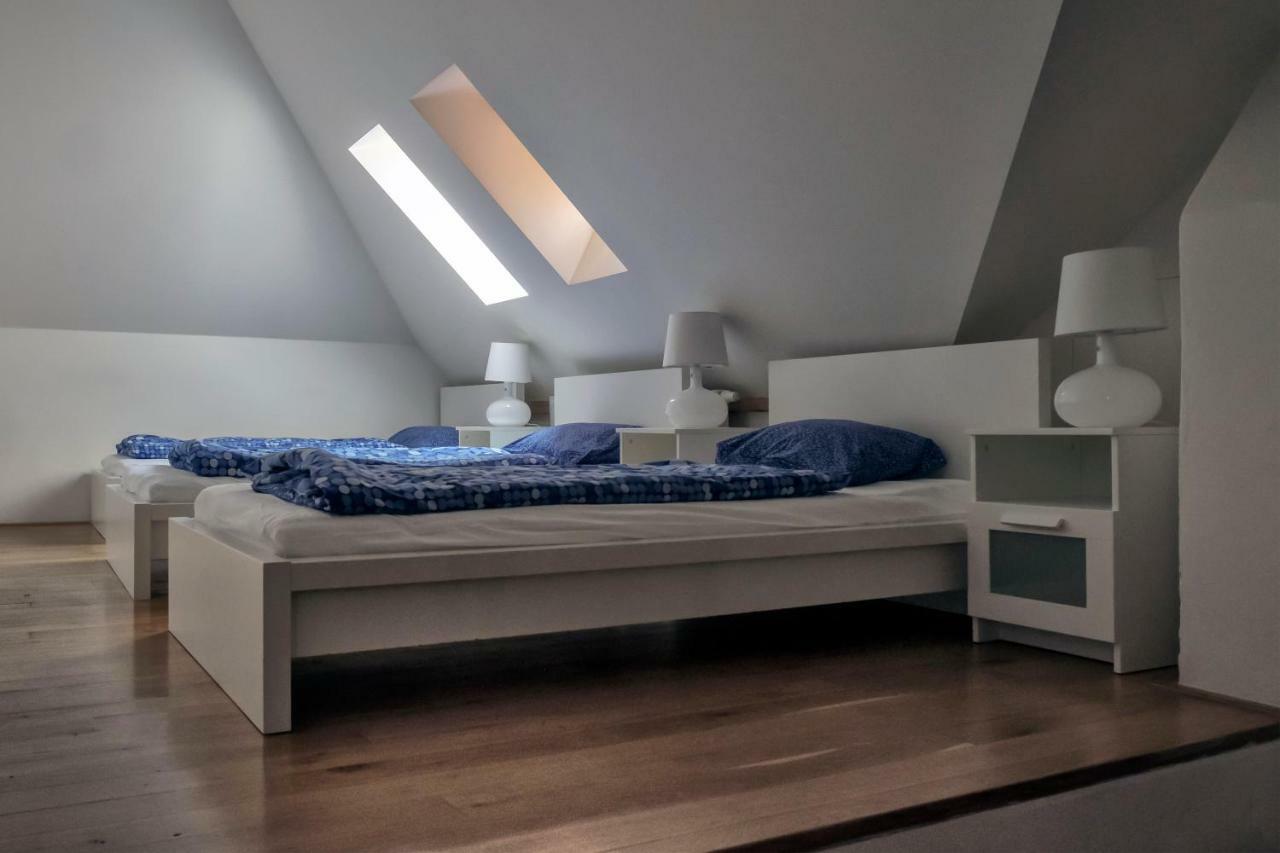 Onefam Miru Hostel Πράγα Εξωτερικό φωτογραφία